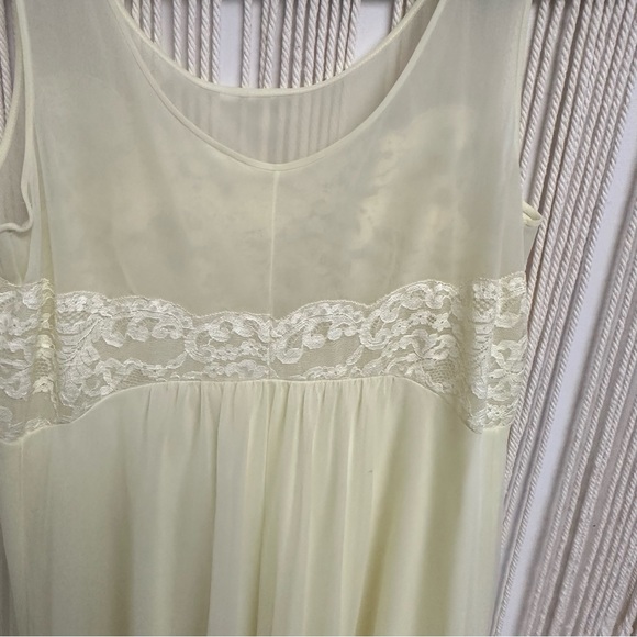 Vintage Shadowline yellow negligee lace nightgown - Picture 5 of 12